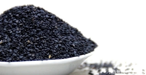 小蛮腰|长了白发不用急这几种食物每天吃一点,还你一头黑发不是梦