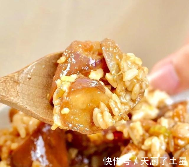 茄子这么做实在是太香了!简单又下饭,吃它真过瘾!