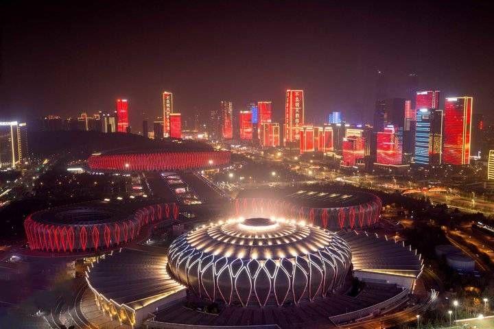 济南|新年第一天，泉城济南东部夜景红红火火霓虹闪烁，好一个开门红