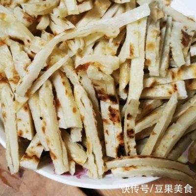  简单|想要吃得健康，还是得吃简单易学的洋白菜手掰肠炒饼