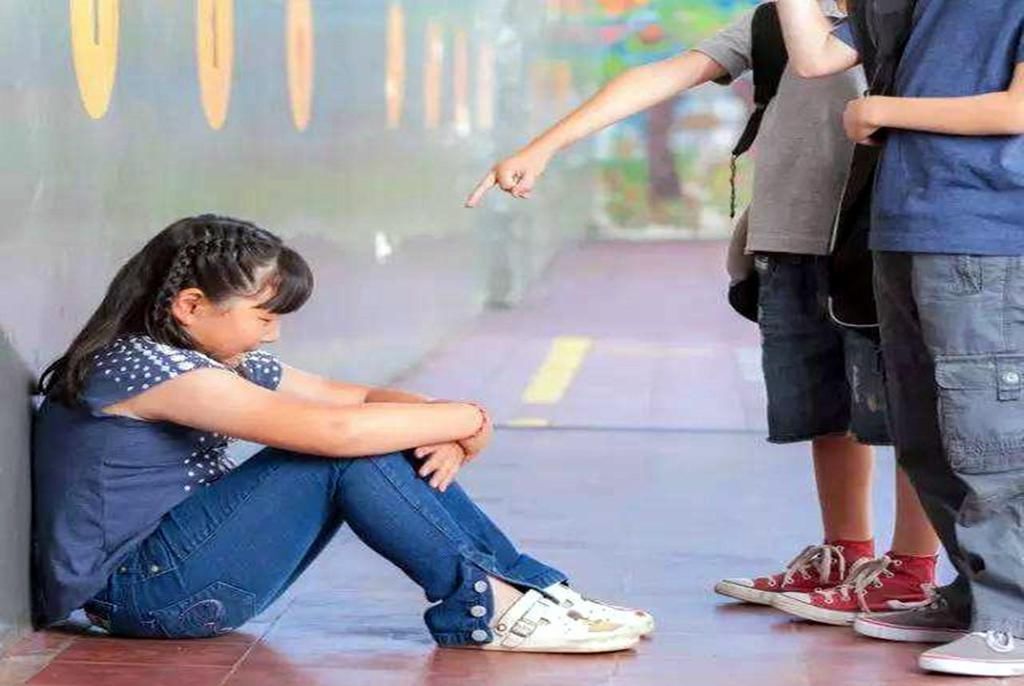 校园霸凌|“再苦也不会让孩子住校”，白岩松的话，揭开寄宿学校的现实危害