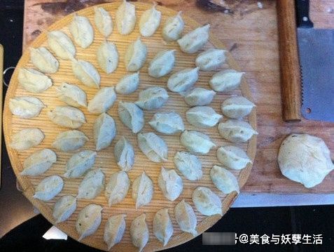  玉米|煮“玉米饺子”时，要不要先把馅蒸熟？多加“这一步”，饺子更香