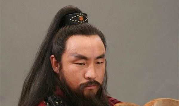 排名第十九的梁山好汉与秦明不分高下,面对关胜仅支撑十个回合