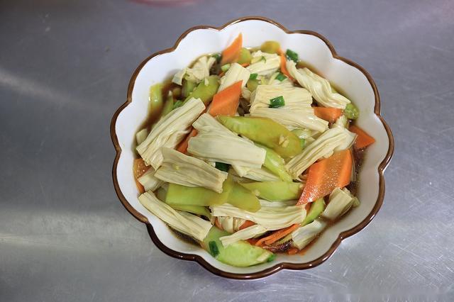 夏天哪儿能少了5分钟凉拌菜，开胃柔韧多汁，年年吃年年爱