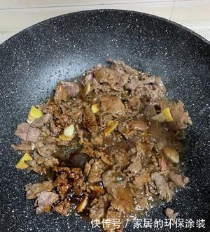 家常牛肉菜谱,青椒洋葱爆炒牛肉,荤素都有,营养美味,超下饭
