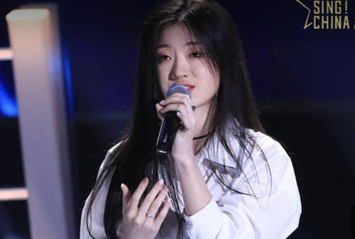 总冠军|单依纯虽然以第3名成绩进入总决赛,但她夺冠希望很大,为什么?