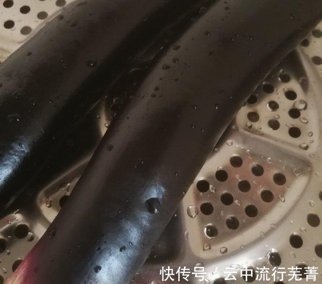 餐桌|蒜泥茄子，炎炎夏日，餐桌上清凉消暑美味！