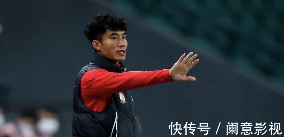 新國足|重磅！國足最新教練團隊出爐，李霄鵬帶多名小兄弟，鄭智在列！