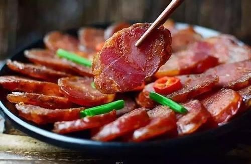 甲状腺|羊肉是甲状腺的发物吗?医生提醒:不止是羊肉,三种肉类也建议少碰