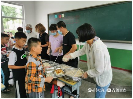 难题|就餐难题解决了！福山区卫家疃小学的孩子们吃上了营养午餐