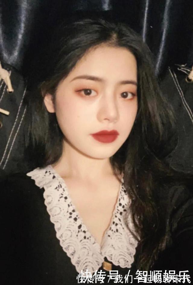 颜色|“港风色”更适合黄皮,素颜涂都很显白,关键是气质拿捏到位!