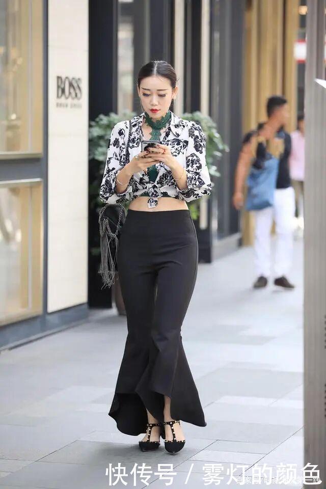 重拾“失宠”的阔腿裤,遮肉又显瘦,还能化解“水桶腰”之尴尬!