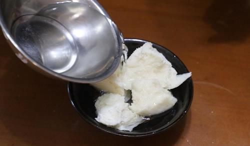 炸牛肉丸子为什么要加馒头？掌握这个小技巧，口感松软不发硬