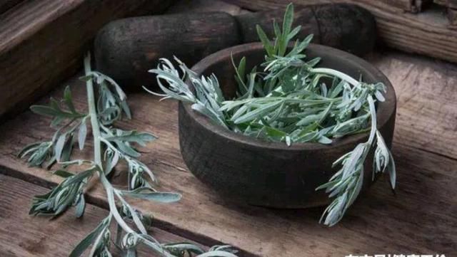 腳在地上走|造成體內濕氣加劇的4個緣故,身體濕氣重的4個病癥,期望你一個沒有