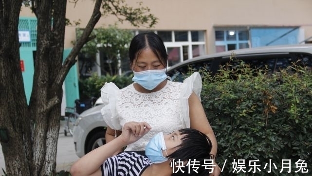 分娩|女子独自在家分娩孩子直接坠落地上,一纸诊断书让妈妈崩溃了