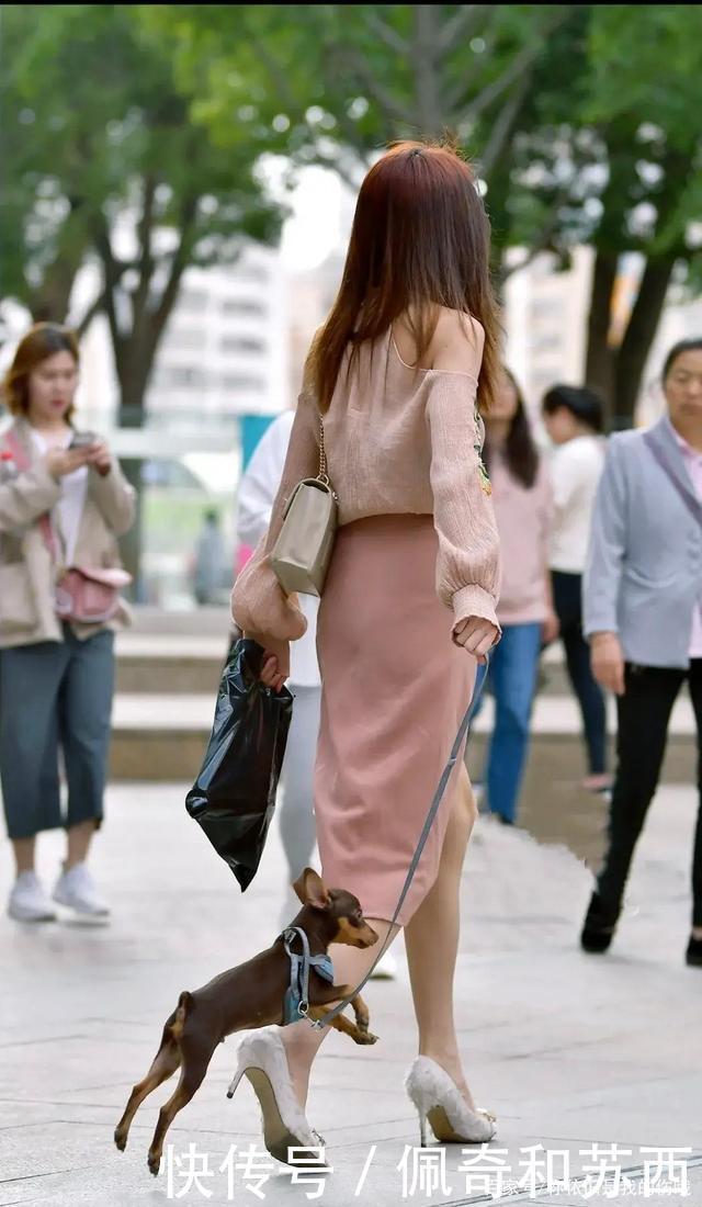  知性|针织衫与高腰半身裙的搭配，知性优雅之间，时尚又减龄