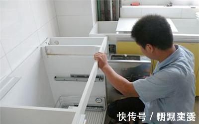 耐用|越来越多人这样装厨房橱柜,省钱好用又耐用,后悔当初没早察觉