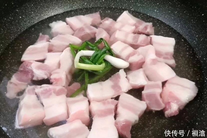 炖红烧肉，啥时候放盐做对4点，肉软烂鲜香，入口即化，真好吃