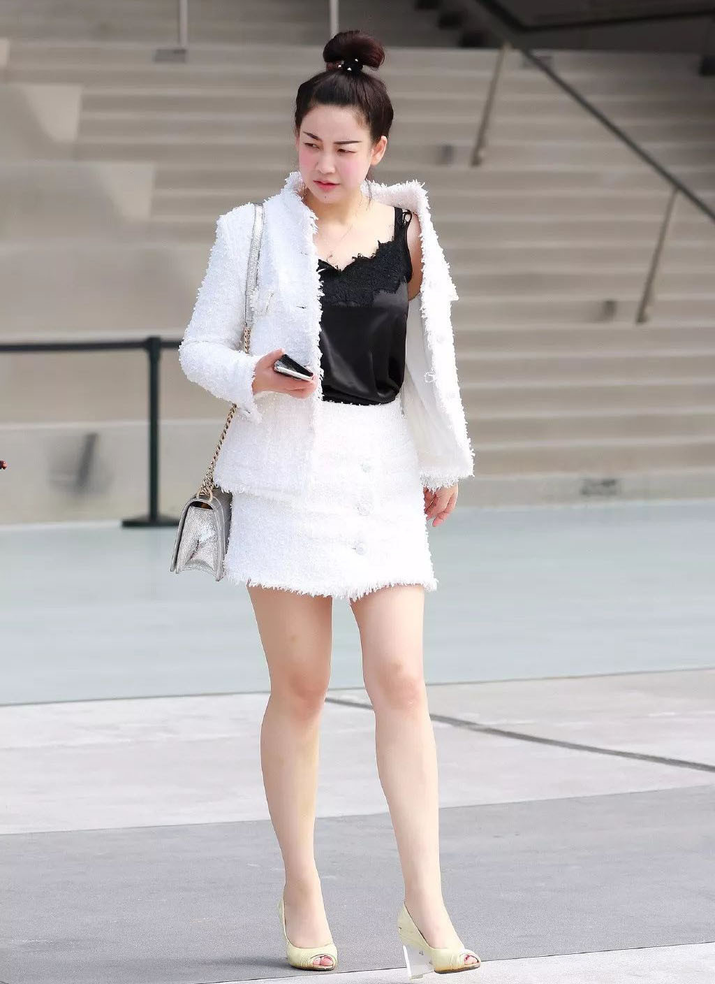 ¼òµ¥|ÆøÖÊÅ®ÉúÆ«°®ÃûæÂ·ç´©´î, ÖÜÄ©³öÃÅÒ»Éí°×É«Ì×װȹ´îÅä, ¼õÁäÓÅÑÅ