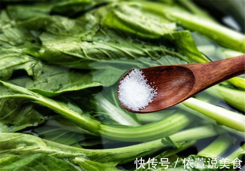 白灼菜心吃够了，试试这样做，简单易上手，美味又营养
