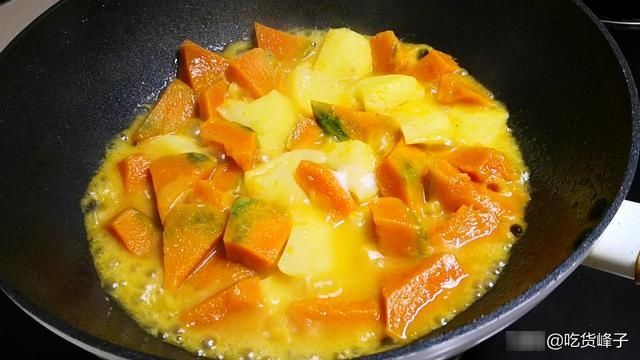 土豆|入秋了，多吃这道炖菜，营养高易消化，热热乎乎端上桌，太香了