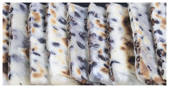 红豆饼不一样的做法，外面根本买不到，简单又好吃，4分钟就出锅