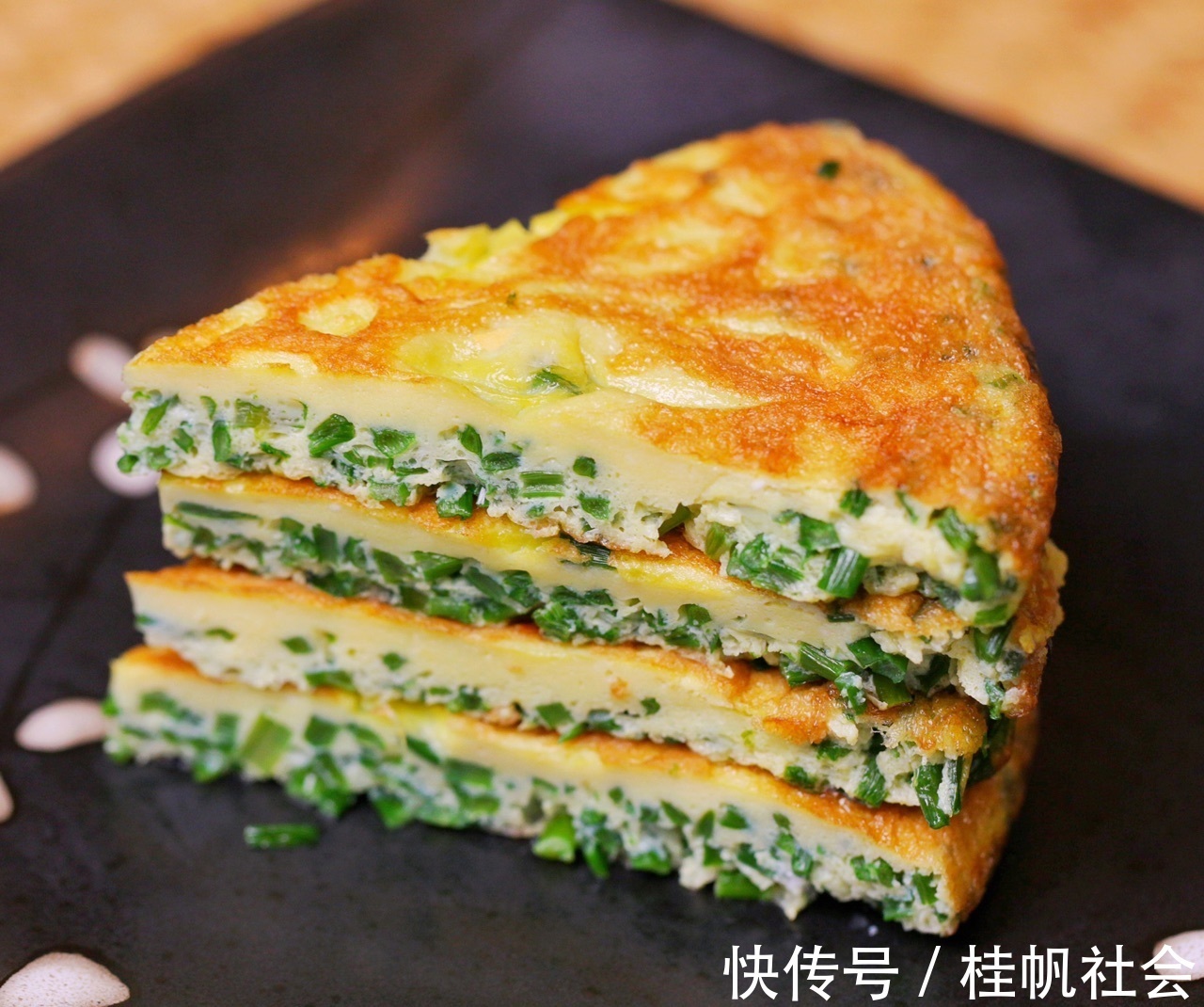 可口|韭菜梗鸡蛋饼,美味可口,简单好做