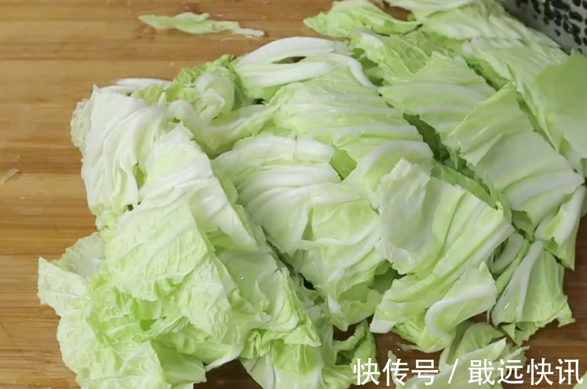 下饭|半颗白菜1把粉丝，简单一做，鲜香美味，白菜清脆，超级下饭