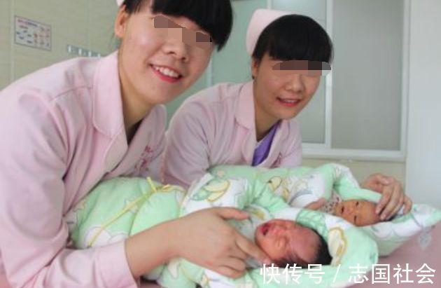 双胞胎|女子生下双胞胎,护士正要报喜,医生急忙阻止,让护士别吭声