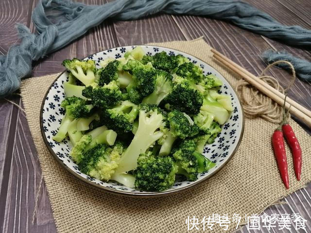 营养成分|西兰花怎么炒才清脆鲜嫩掌握这几点，西兰花色泽碧绿，原汁原味