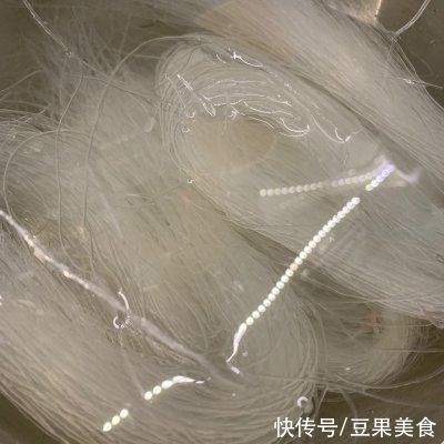 家常|人气家常下饭菜蒜蓉粉丝蒸丝瓜，一秒征服家人的胃