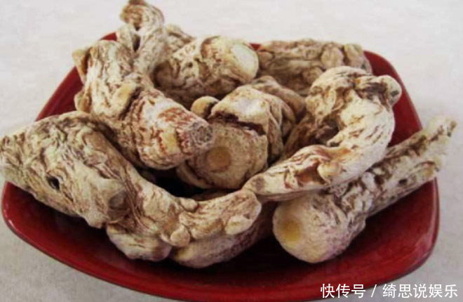 常喝|妇科大夫女人月经量少，少吃2种菜，常喝一种汤，预防闭经