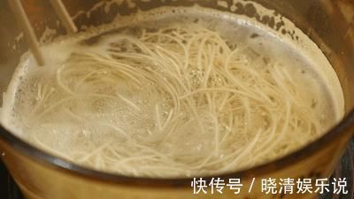 面筋蛋白|两种面条不能买，会危害健康？想买面条，记住这3点！