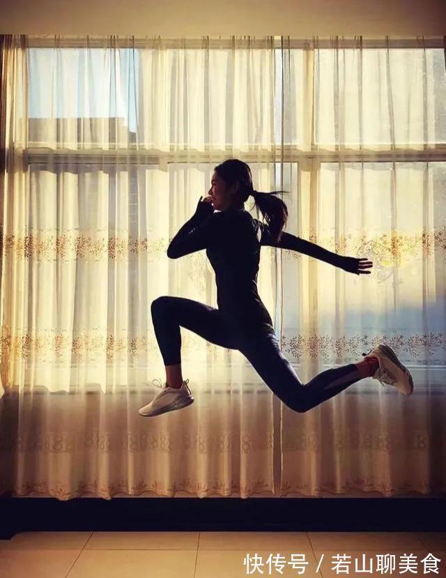 运动|37岁女体育老师走红，马甲线清晰可见，完美身材让人羡慕