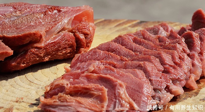 简单|卤牛肉太贵教你简单做法,4料3步,酥软劲道不塞牙,比买的好吃