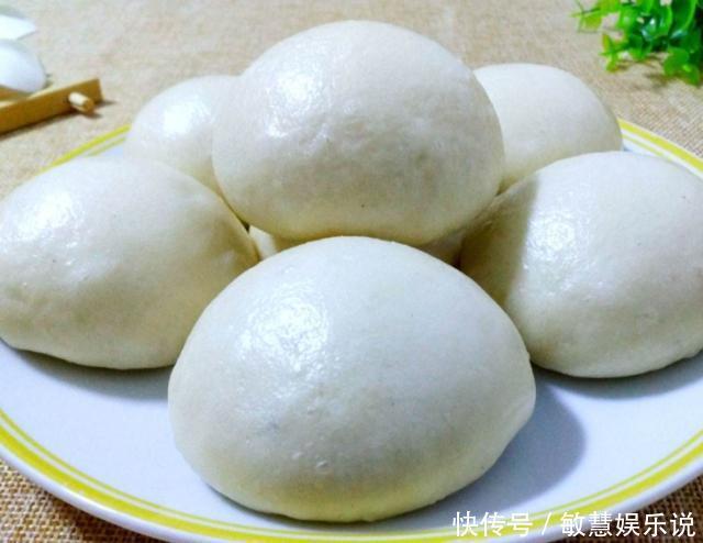 媳妇蒸馒头，和面不用水，也不用牛奶，出锅比面包还软，自带甜味