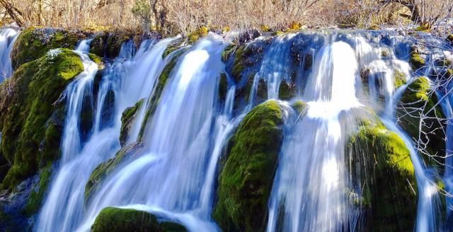 九寨之境美如画,拥有数百河滩的它,是当之