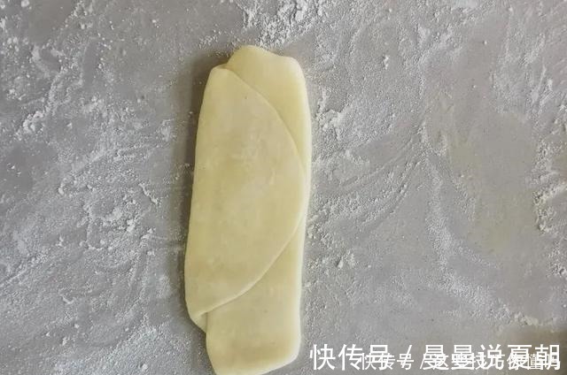 咬一口，整个人都酥了，特色小吃椒盐酥，一口就让你想起家乡味道