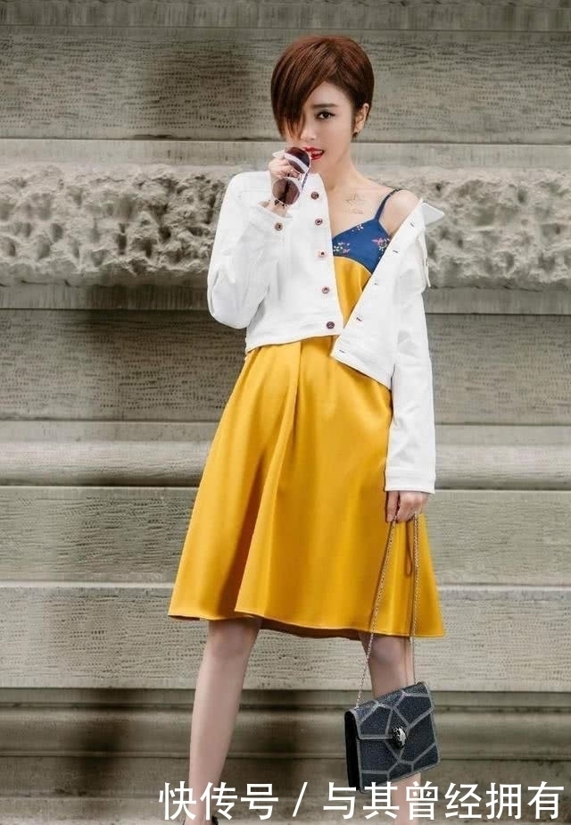 俊美|街拍:清凉上街俊美的美女,穿衣走心休闲舒适又不失时尚感!