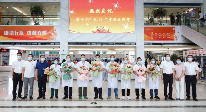 陈永光开展医师节慰问活动 向医务工作者致以崇高敬意