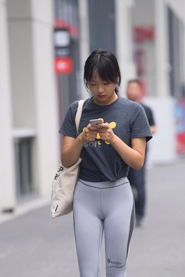 领口 文艺清新的鲨鱼裤穿搭更加吸睛夺目,舒适大方又显气质,清爽舒适