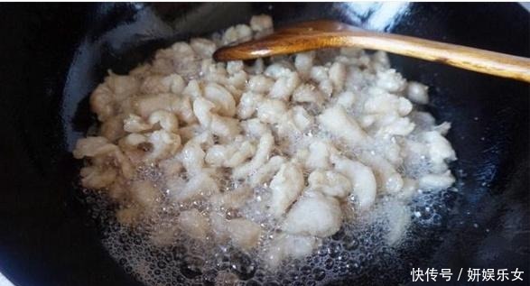 熬制猪油，多加1样食材，猪油又香又白，放1年都不坏