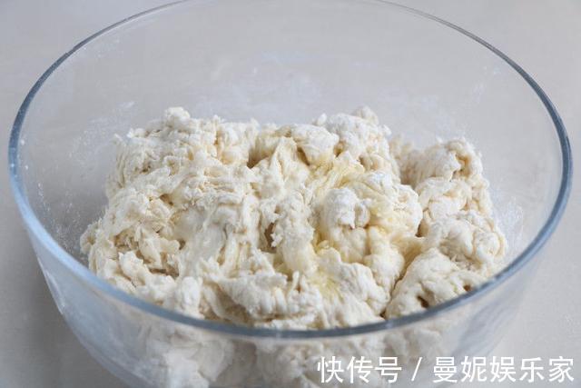 面团|大厨技巧教你做葱油饼,不用烫面照样外酥里软,很省事