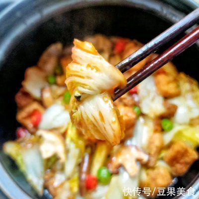 冬天最适合做这一锅菜,热气腾腾的好吃下饭