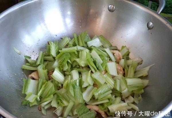 女人|这菜女人抓紧吃,养血驻颜,肌肤红润,味道鲜美,常吃气色好!