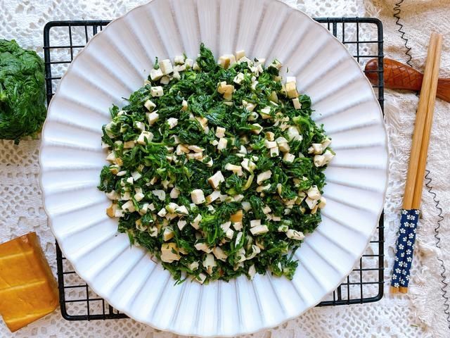 集市上遇到这菜千万别手软，一年只有3个月，营养丰富，脆嫩可口