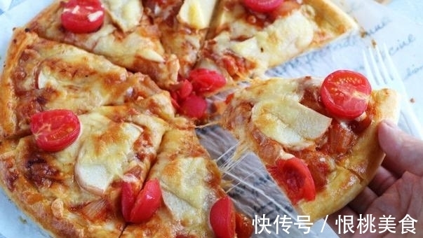 想吃披萨不会做?1把面粉多种水果,掌握技巧自制比买的好吃