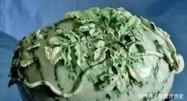 盗墓者有眼无珠,竟将墓中最有价值的稀世珍宝随手丢弃,置之不取