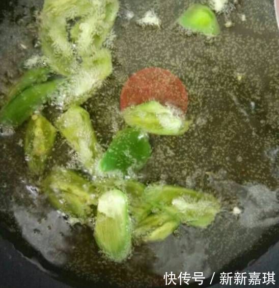 一根茄子、一个土豆、一根尖椒,就能做出不比肉菜差的地三鲜