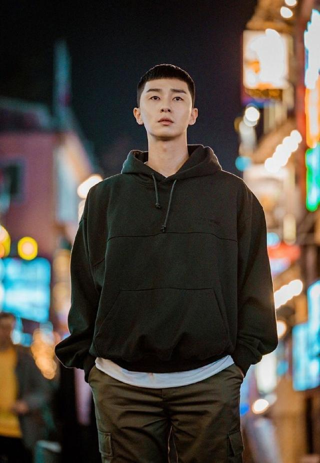 贝克汉姆 男人过了40岁,尽量别留以下5种发型,又土又显老